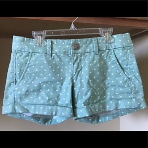 American Eagle green shorts w/ white dots 00